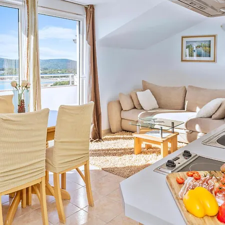 Gorgeous In Podsolarsko With Sauna Apartment Razine