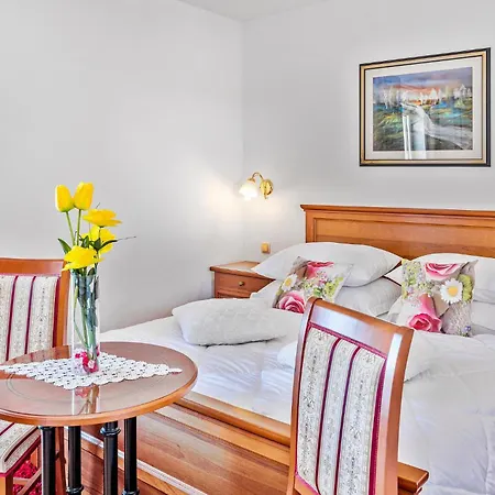 Apartment Gorgeous In Podsolarsko With Sauna Razine
